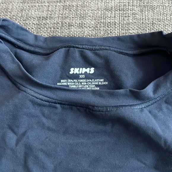 Skims Fits Everybody T-Shirt Bodysuit - Picture 2 of 4